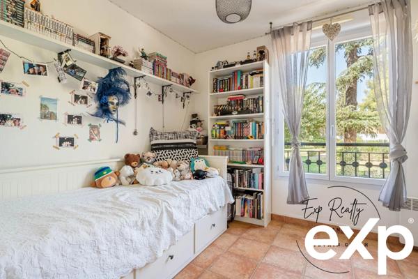 Appartement T4 situé 1er étage avec box simple et garage simple