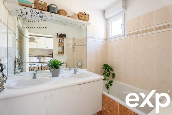 Appartement T4 situé 1er étage avec box simple et garage simple