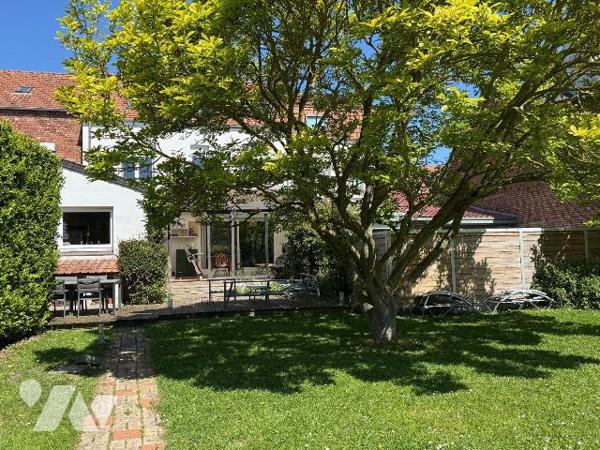 Maison à vendre à SAINT-OMER dans le Pas-de-Calais (62).

Au pied de la ville, magnifique mai...