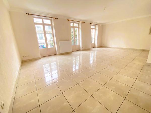 03200 VICHY - APPARTEMENT-  4 PIÈCES  AVEC 2 BALCONS -TERRASSE -BOX ET CAVE -COEUR DE VILLE