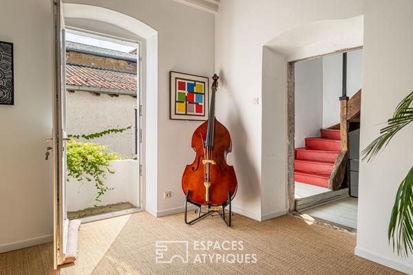 Maison de ville avec cour intérieure et dépendances