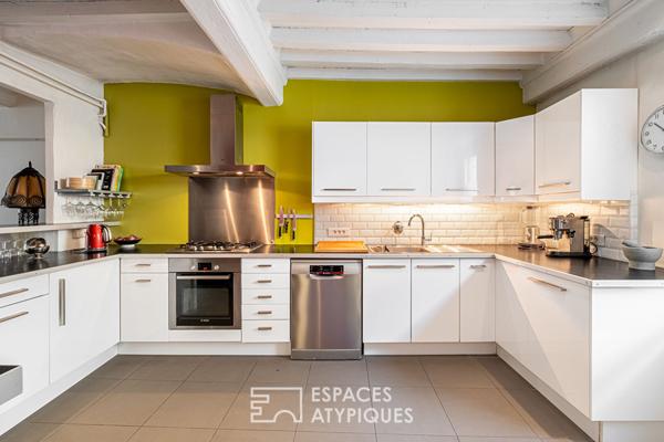 Maison de ville avec cour intérieure et dépendances