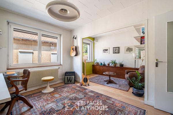 Maison de ville avec cour intérieure et dépendances