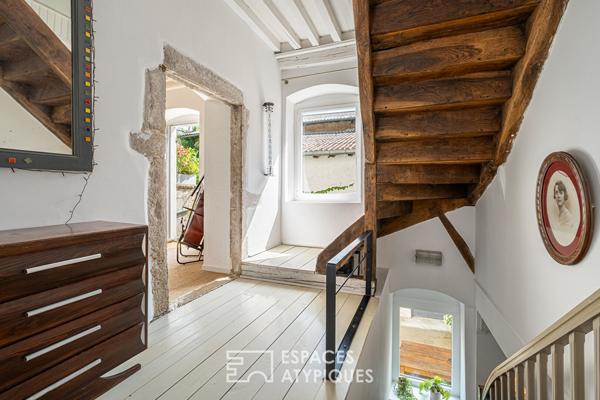 Maison de ville avec cour intérieure et dépendances