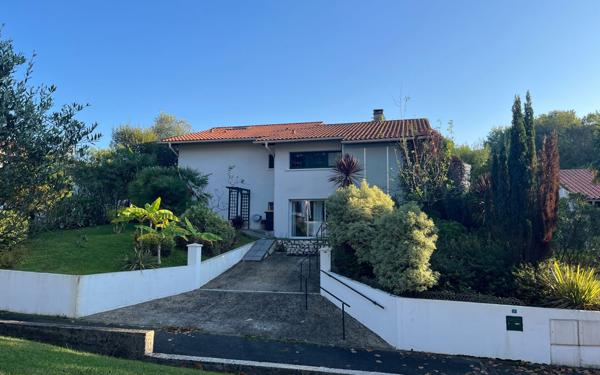 Maison à vendre    4 pièces • 133 m2 Saint-Pierre-d'Irube