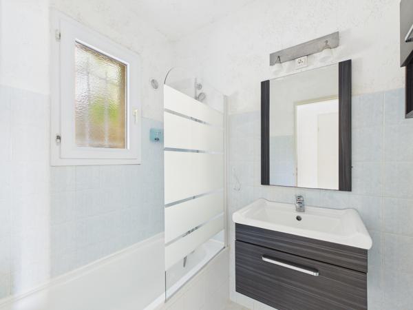 Appartement
         2 pièces
        - 32 m² 220 000 € *