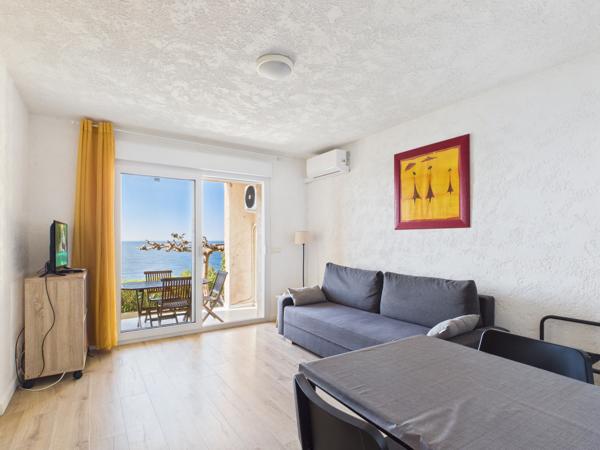 Appartement
         2 pièces
        - 32 m² 220 000 € *