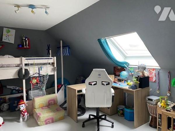 ORMES, maison de 6 pièces sur un sous-sol total avec un jardin