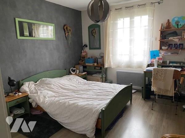 ORMES, maison de 6 pièces sur un sous-sol total avec un jardin