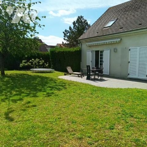 ORMES, maison de 6 pièces sur un sous-sol total avec un jardin