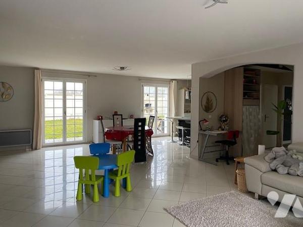 ORMES, maison de 6 pièces sur un sous-sol total avec un jardin