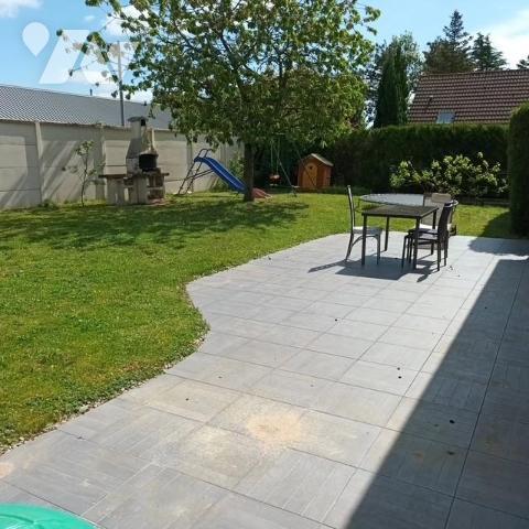 ORMES, maison de 6 pièces sur un sous-sol total avec un jardin