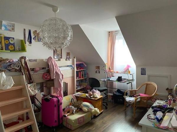 ORMES, maison de 6 pièces sur un sous-sol total avec un jardin