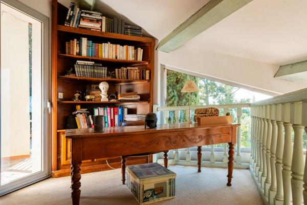 Rare à Béziers : Propriété 234 m², parc de 8 200 m² avec piscine et vue imprenable