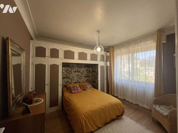 Spacieuse maison familiale avec piscine et vue dégagée - Figeac