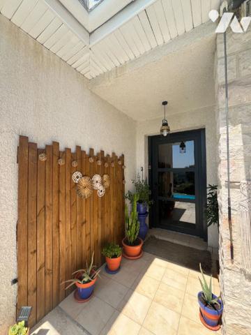 Spacieuse maison familiale avec piscine et vue dégagée - Figeac