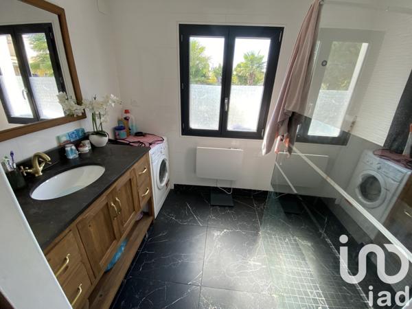 Maison traditionnelle 8 pièces de 218 m² à Saint-Agnant (17620)