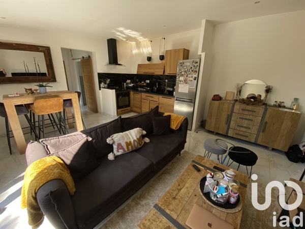 Maison traditionnelle 8 pièces de 218 m² à Saint-Agnant (17620)