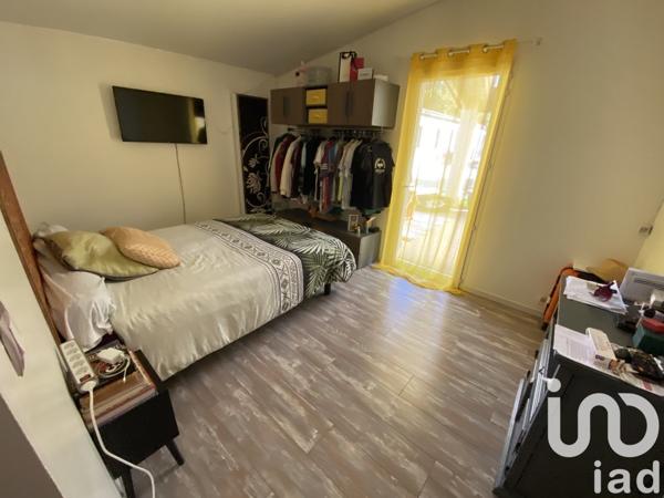 Maison traditionnelle 8 pièces de 218 m² à Saint-Agnant (17620)