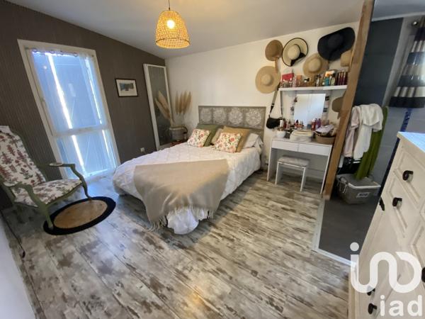 Maison traditionnelle 8 pièces de 218 m² à Saint-Agnant (17620)