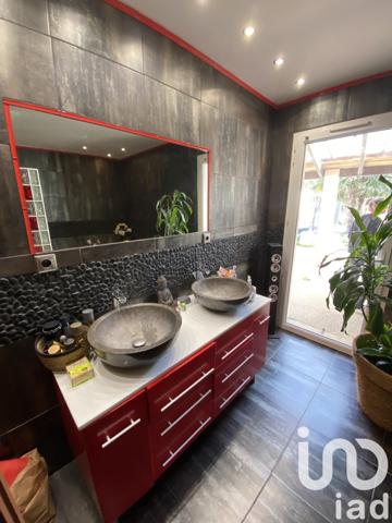 Maison traditionnelle 8 pièces de 218 m² à Saint-Agnant (17620)