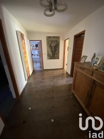 Maison traditionnelle 8 pièces de 218 m² à Saint-Agnant (17620)