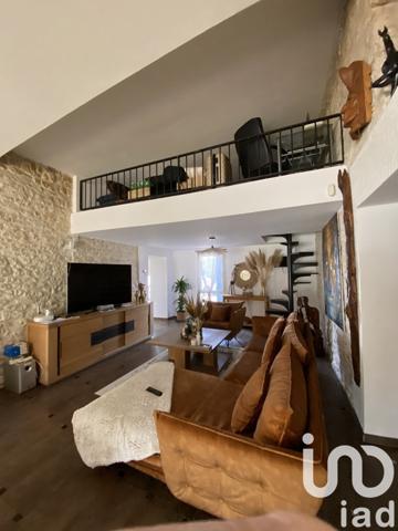 Maison traditionnelle 8 pièces de 218 m² à Saint-Agnant (17620)