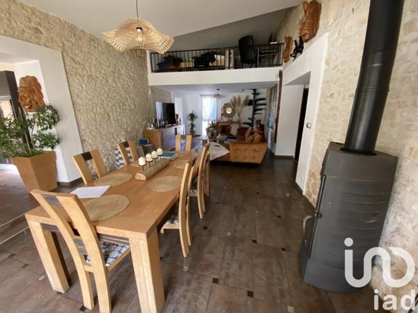 Maison traditionnelle 8 pièces de 218 m² à Saint-Agnant (17620)