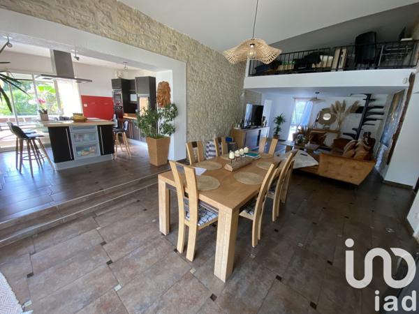 Maison traditionnelle 8 pièces de 218 m² à Saint-Agnant (17620)