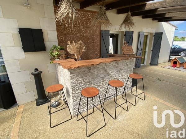 Maison traditionnelle 8 pièces de 218 m² à Saint-Agnant (17620)