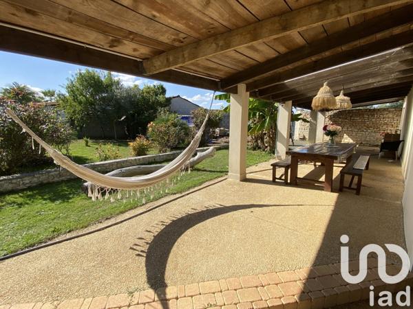 Maison traditionnelle 8 pièces de 218 m² à Saint-Agnant (17620)