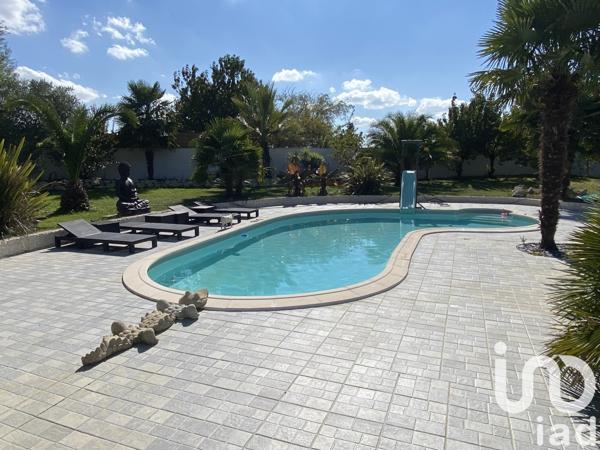 Maison traditionnelle 8 pièces de 218 m² à Saint-Agnant (17620)