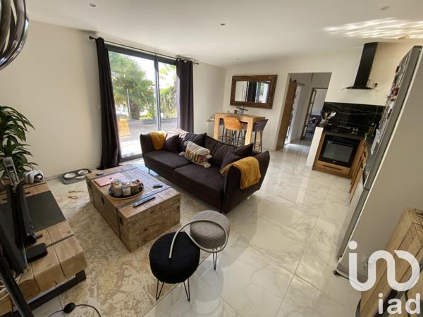 Maison traditionnelle 8 pièces de 218 m² à Saint-Agnant (17620)