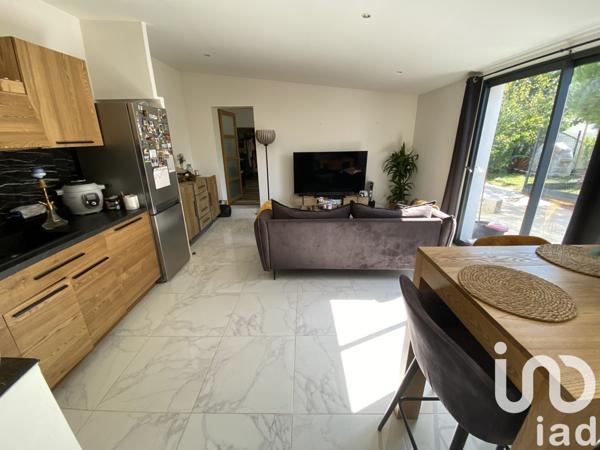 Maison traditionnelle 8 pièces de 218 m² à Saint-Agnant (17620)