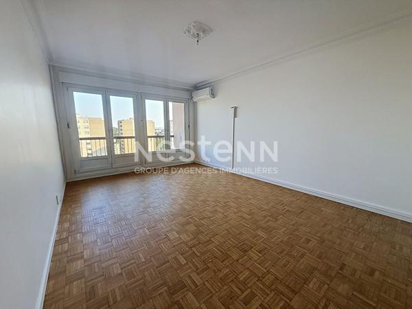 Grand Appartement type 3 pièces rénové climatisé avec Cave et Balcons - 69500 BRON