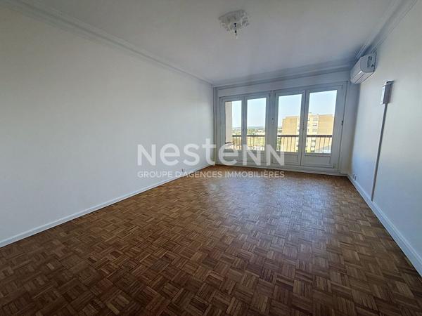 Grand Appartement type 3 pièces rénové climatisé avec Cave et Balcons - 69500 BRON