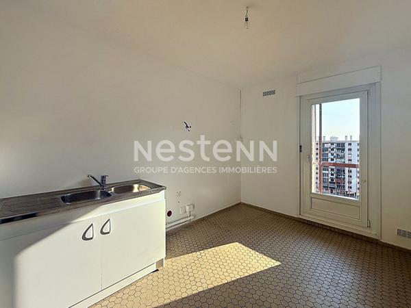 Grand Appartement type 3 pièces rénové climatisé avec Cave et Balcons - 69500 BRON