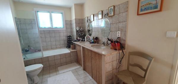 Villa d’architecte 4 faces – Quartier résidentiel prisé – 183 m² habitables