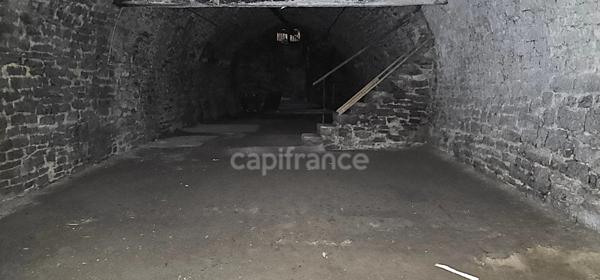 Cave voutée de caractère - 160 m2, à vendre au coeur d'ARBOIS (39)