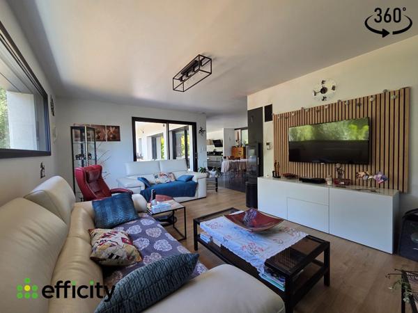Maison
         6 pièces
        - 149 m² 662 500 € *