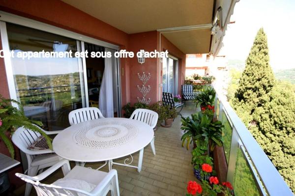 Appartement de 3 /4 pièces principales, 104 m² , terrasse, cave, 2 parkings