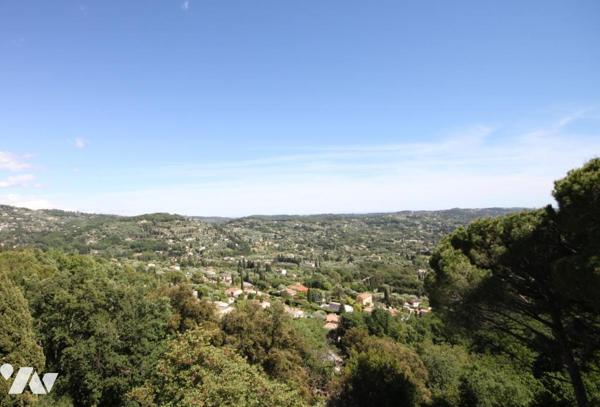 Appartement de 3 /4 pièces principales, 104 m² , terrasse, cave, 2 parkings