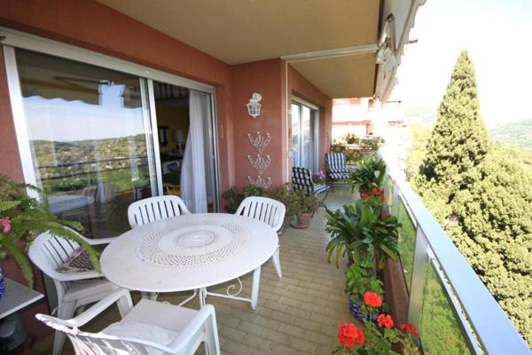 Appartement de 3 /4 pièces principales, 104 m² , terrasse, cave, 2 parkings