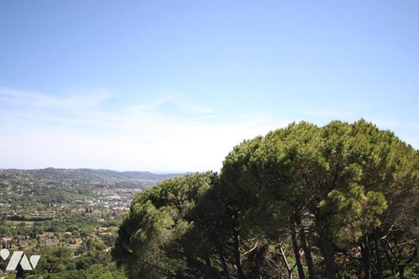 Appartement de 3 /4 pièces principales, 104 m² , terrasse, cave, 2 parkings