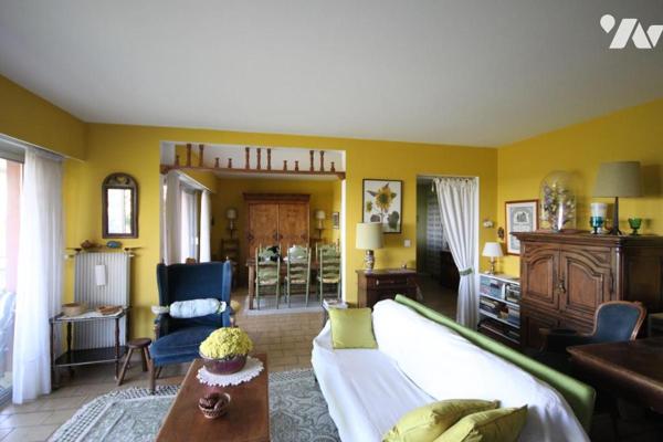 Appartement de 3 /4 pièces principales, 104 m² , terrasse, cave, 2 parkings