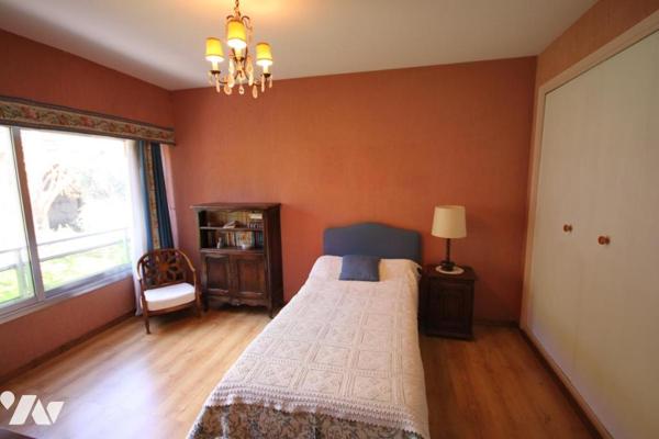 Appartement de 3 /4 pièces principales, 104 m² , terrasse, cave, 2 parkings