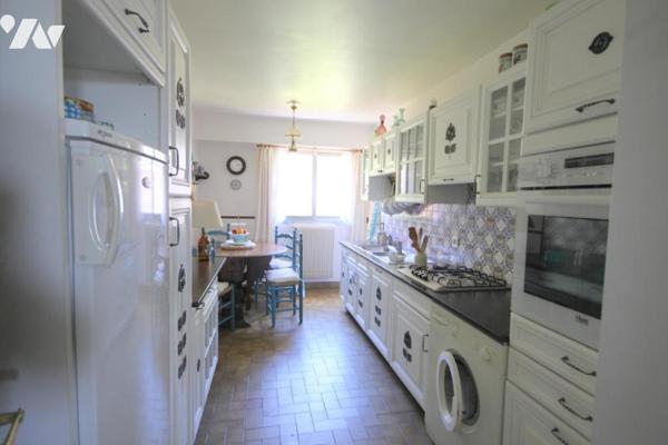 Appartement de 3 /4 pièces principales, 104 m² , terrasse, cave, 2 parkings
