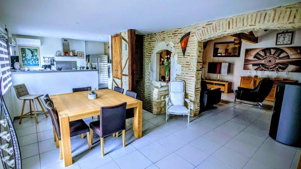 Maison entièrement rénovée 4 chambres avec terrasse vue sur jardin – Aiguillon (47190)