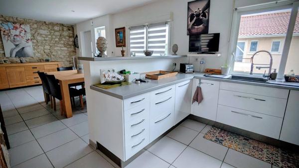 Maison entièrement rénovée 4 chambres avec terrasse vue sur jardin – Aiguillon (47190)