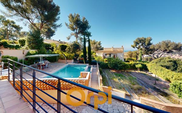 Maison à vendre    5 pièces • 166 m2 Carqueiranne